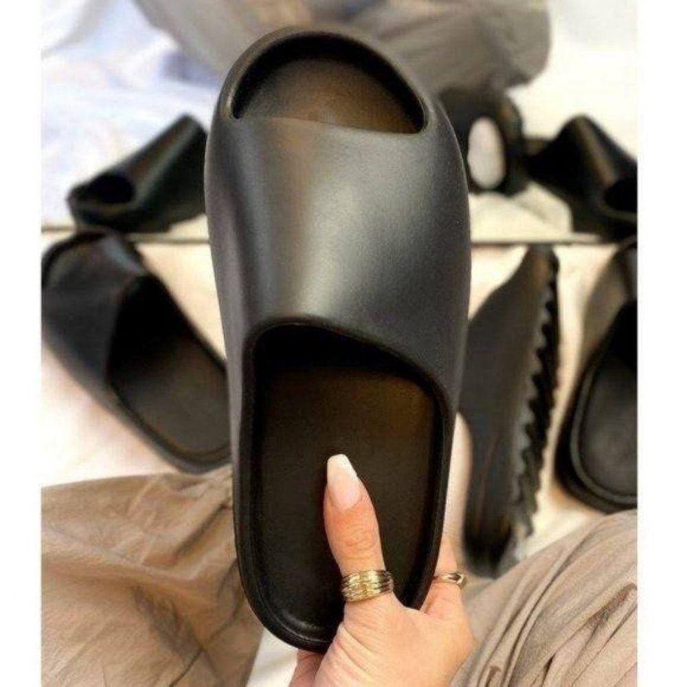 Lounge Slide Sandal in Black - Picture 6 of 9